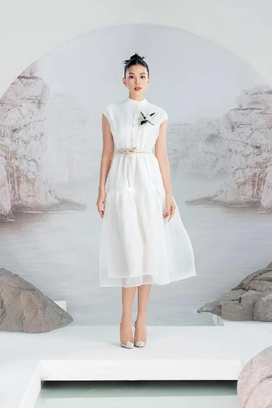 High - waisted pleated midi dress for a trendy and stylish appearanceAbel A-line High Neck Organza Midi Dress High - waisted pleated midi dress for a trendy and stylish appearanceAbel A-line High Neck Organza Midi Dress