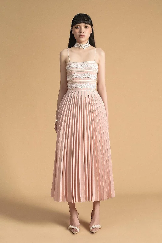 Midi dress for a city break to explore in style and comfortArgyle Pleated Spaghetti Strap Polyester Spandex Midi Dress Midi dress for a city break to explore in style and comfortArgyle Pleated Spaghetti Strap Polyester Spandex Midi Dress