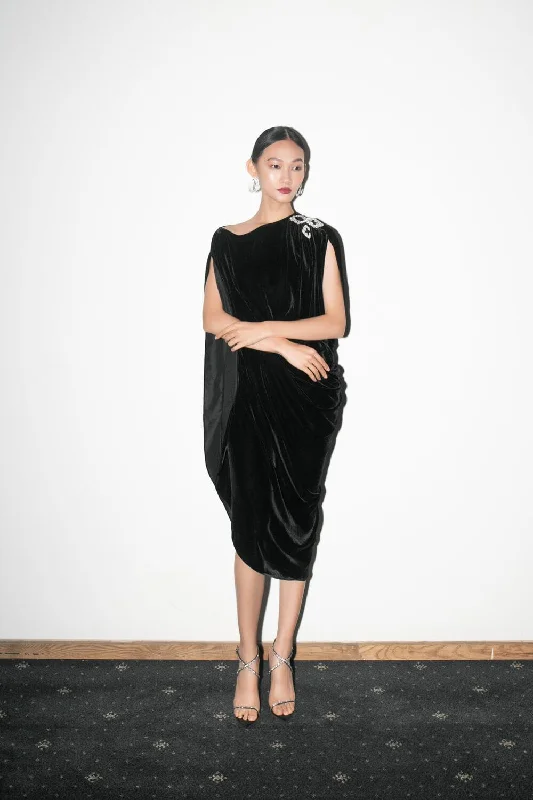 Trumpet - style midi dress for a flared and stylish silhouetteCandice Asymmetric Sleeveless Velvet Midi Dress Trumpet - style midi dress for a flared and stylish silhouetteCandice Asymmetric Sleeveless Velvet Midi Dress