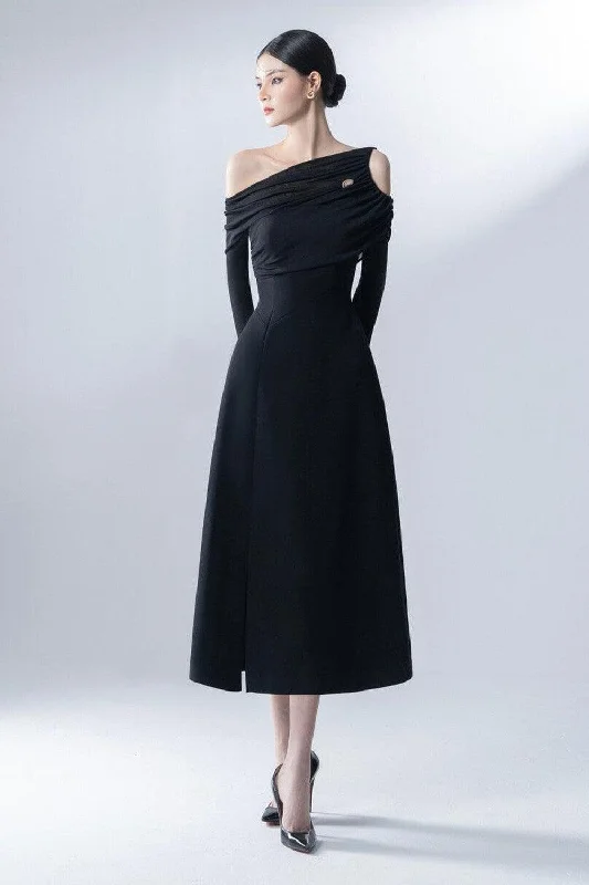 Retro - style 60s midi dress with a mod - inspired designHundred A-line Cut-Out Rain Cloth Midi Dress Retro - style 60s midi dress with a mod - inspired designHundred A-line Cut-Out Rain Cloth Midi Dress