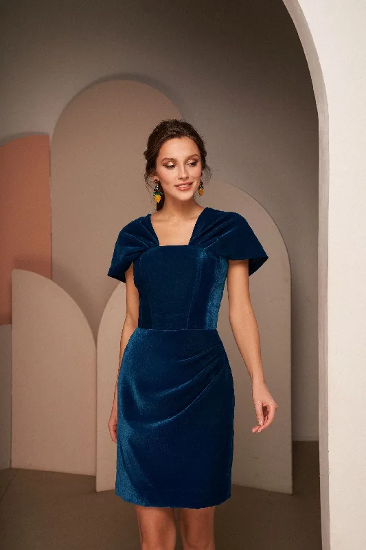 Halter Neck Party Dresses with Ruffled Hem for Ladies' Summer CelebrationsMini Velvet Dress Halter Neck Party Dresses with Ruffled Hem for Ladies' Summer CelebrationsMini Velvet Dress