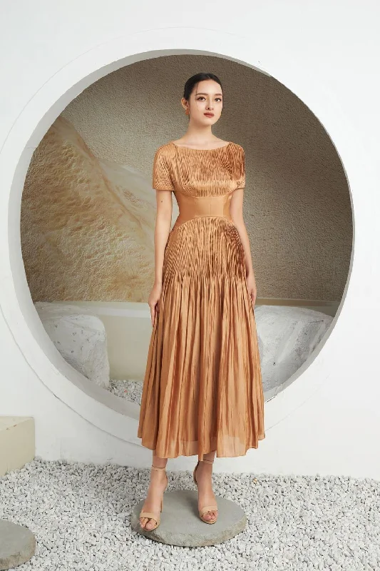 Velvet midi dress for a luxurious and soft feelPugh Gathered Boat Neck Silk Midi Dress Velvet midi dress for a luxurious and soft feelPugh Gathered Boat Neck Silk Midi Dress