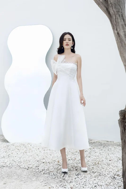 Bell - sleeve midi dress for a bohemian and stylish appearanceRoma Strapless Bow Linen Cotton Midi Dress Bell - sleeve midi dress for a bohemian and stylish appearanceRoma Strapless Bow Linen Cotton Midi Dress