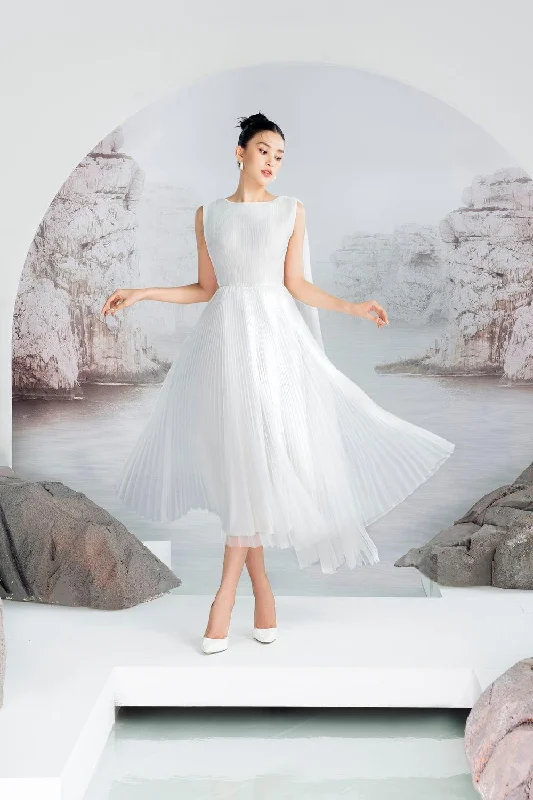 Wrap - style midi dress with a customizable fitVali Pleated Boat Neck Chiffon Midi Dress Wrap - style midi dress with a customizable fitVali Pleated Boat Neck Chiffon Midi Dress