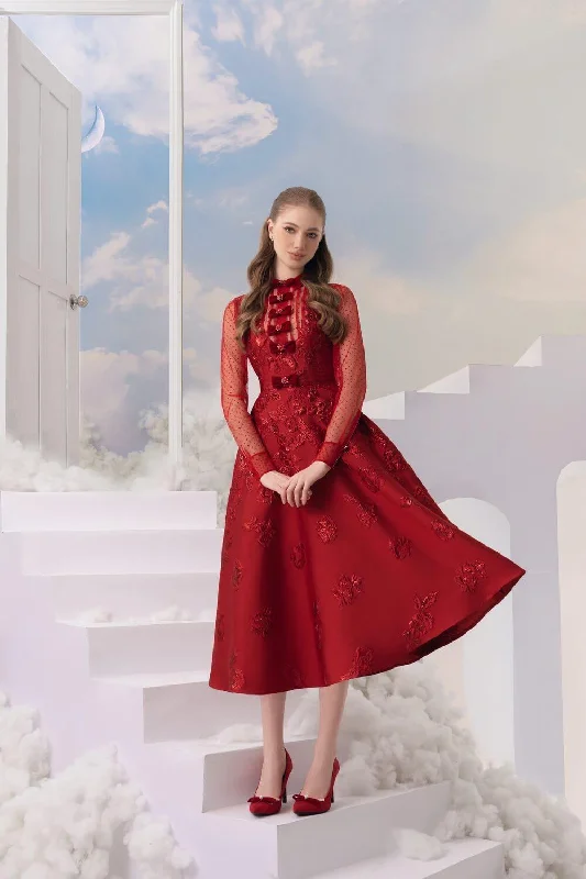 Midi dress for a city break to explore in style and comfortVelveta A-line Long Sleeved Brocade Midi Dress Midi dress for a city break to explore in style and comfortVelveta A-line Long Sleeved Brocade Midi Dress