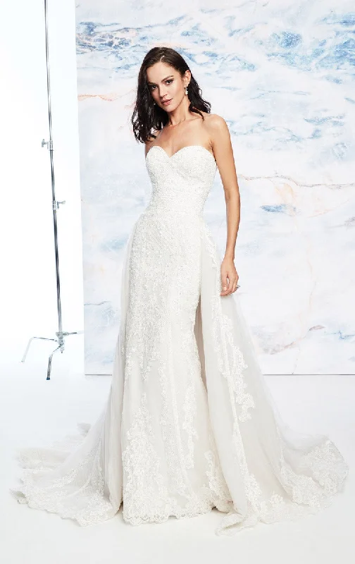 Dainty beaded wedding dress for a glamorous look99077
