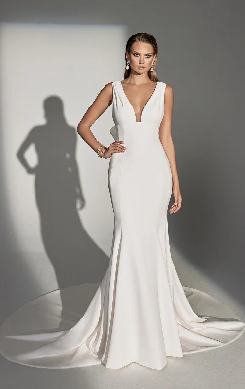 Graceful long - train wedding dress99239