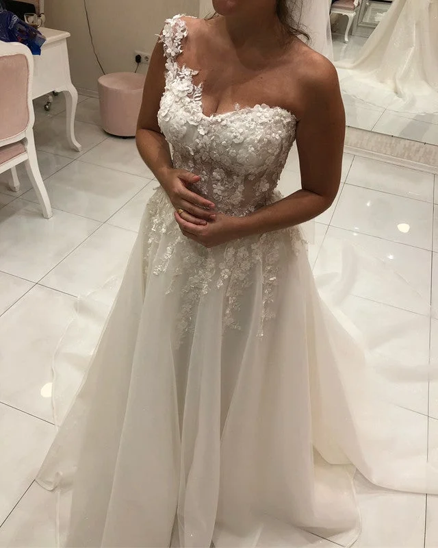 Fit - and - flare wedding dress with a big bowOne Shoulder Wedding Dresses Boho Lace Corset Fit - and - flare wedding dress with a big bowOne Shoulder Wedding Dresses Boho Lace Corset