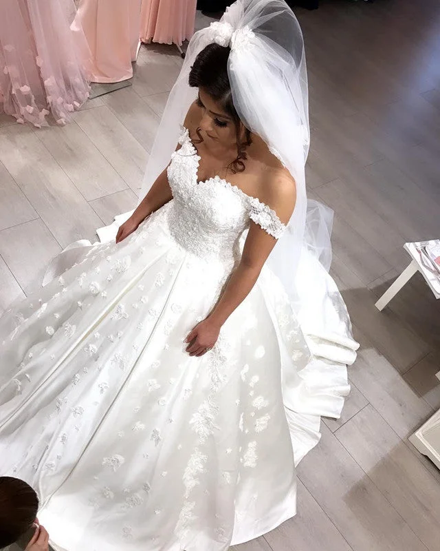Lace - up back wedding dress for a customizable fit3D Lace Flowers Wedding Gown Off Shoulder Lace - up back wedding dress for a customizable fit3D Lace Flowers Wedding Gown Off Shoulder