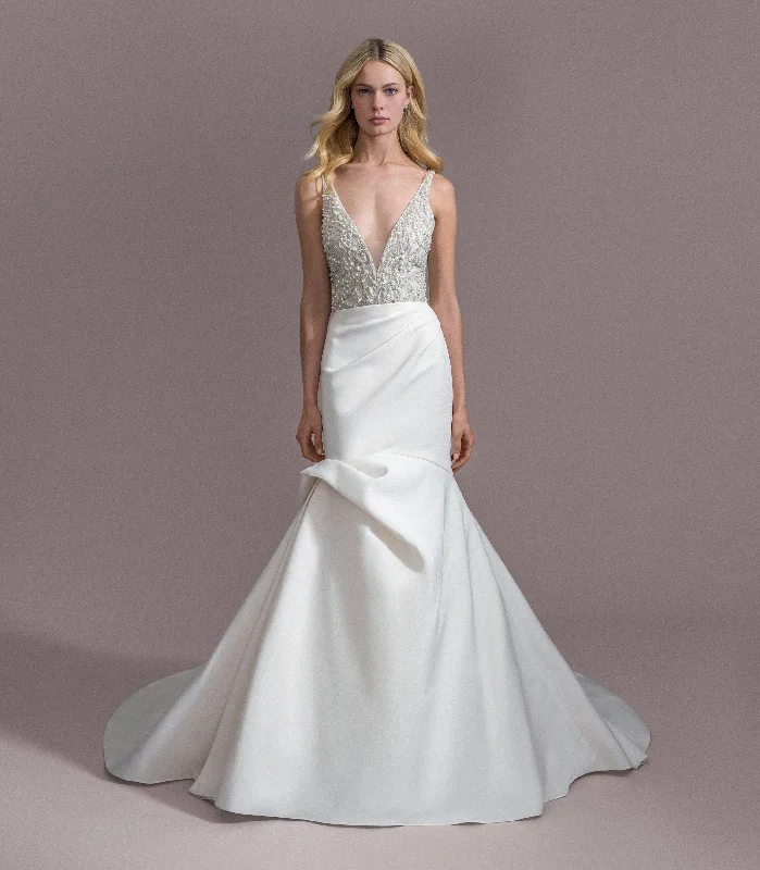 Strapless mermaid wedding dress for a sleek silhouetteAllison Webb Lennox - Size 10