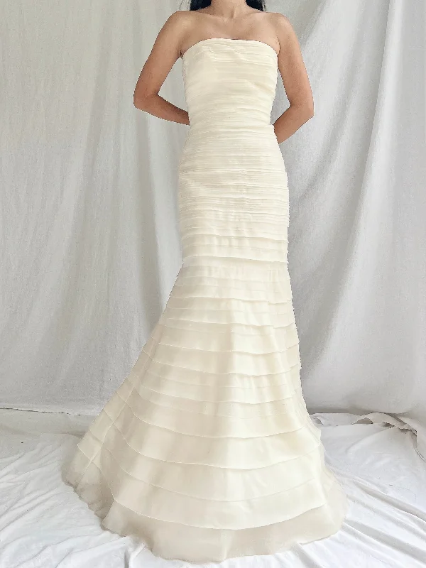 Detachable skirt wedding dress for versatilityVera Wang Silk Organza Gown - XS/2