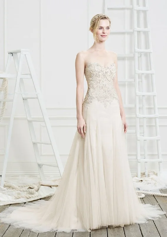 Button - down front wedding dress for a classic touchBeloved BL201