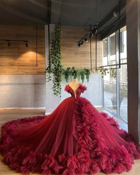 Belted sheath wedding dress for a sleek lookBurgundy Ruffles Wedding Dresses Tulle Skirt Ball Gown Sexy Plunge V-Neck Bridal Wedding Prom Gowns cg22149 Belted sheath wedding dress for a sleek lookBurgundy Ruffles Wedding Dresses Tulle Skirt Ball Gown Sexy Plunge V-Neck Bridal Wedding Prom Gowns cg22149