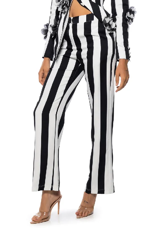 Plaid pants for women in a classic patternDEETZ STRIPE WIDE LEG TROUSER