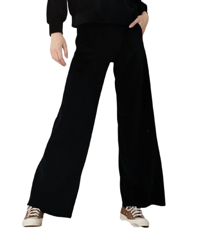 Lightweight wide leg hiking pants for women in outdoor activitiesEasy Wide Leg Sweat Pant In Black Lightweight wide leg hiking pants for women in outdoor activitiesEasy Wide Leg Sweat Pant In Black