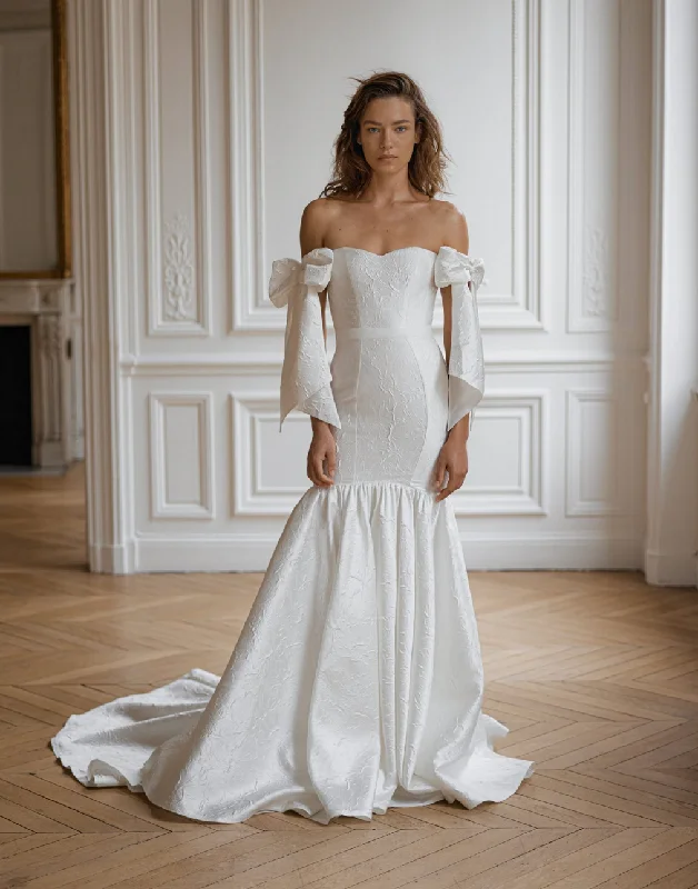 Peplum - style wedding dress for a flattering silhouetteEisen Stein Emily