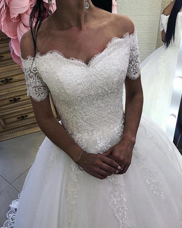 Quilted - fabric wedding dress for a unique textureElegant Wedding Dress Off The Shoulder Lace Appliques Quilted - fabric wedding dress for a unique textureElegant Wedding Dress Off The Shoulder Lace Appliques