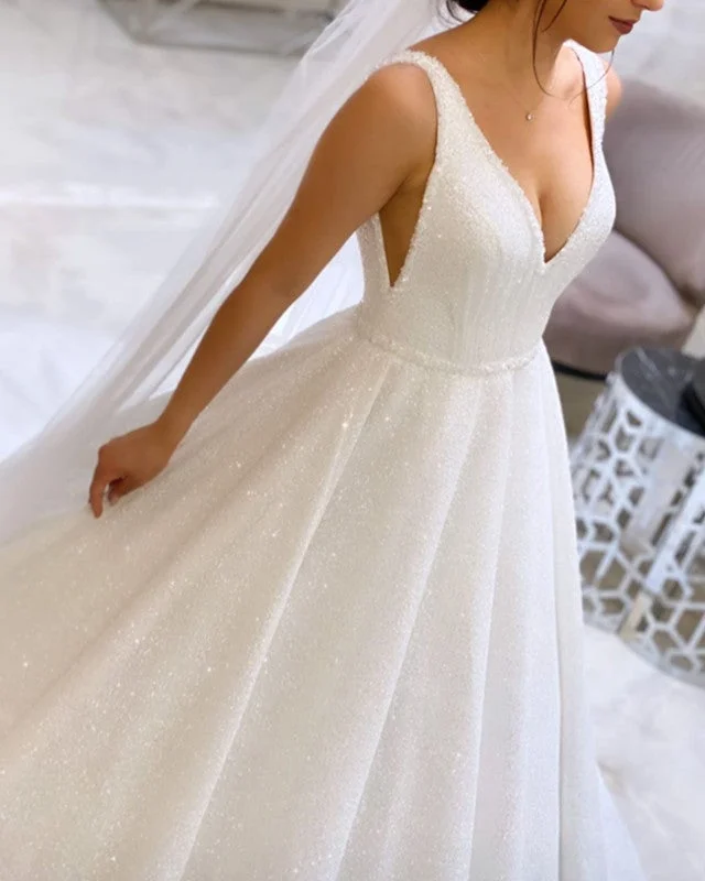 Luxury silk wedding dress with a trainGlitter Tulle Wedding Dresses V Neck Ball Gown Luxury silk wedding dress with a trainGlitter Tulle Wedding Dresses V Neck Ball Gown