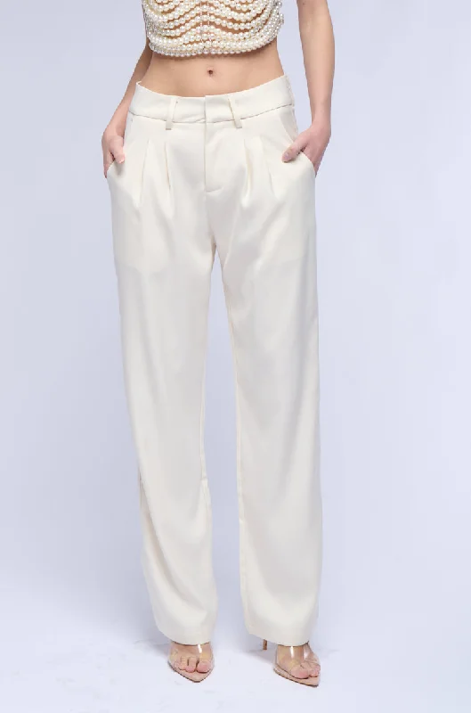 Tartan plaid wide leg pants for women in a vintage and trendy styleLOVING ME LIKE THAT TROUSER