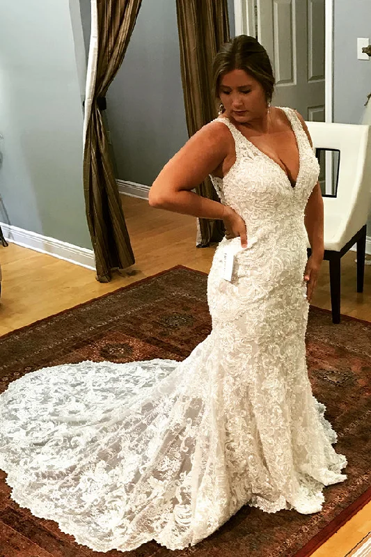 Halter - neck wedding dress for a modern lookLong Mermaid V-Neck Ivory Wedding Dress with Train Halter - neck wedding dress for a modern lookLong Mermaid V-Neck Ivory Wedding Dress with Train