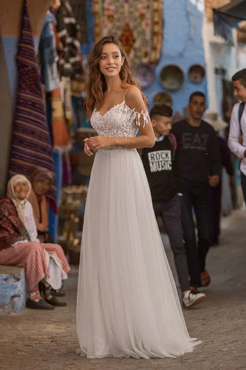 Historical - era - themed wedding dressOff-the-shoulder V-neck Ethereal Sexy Tulle Wedding Dress With Lace Details On Top Historical - era - themed wedding dressOff-the-shoulder V-neck Ethereal Sexy Tulle Wedding Dress With Lace Details On Top