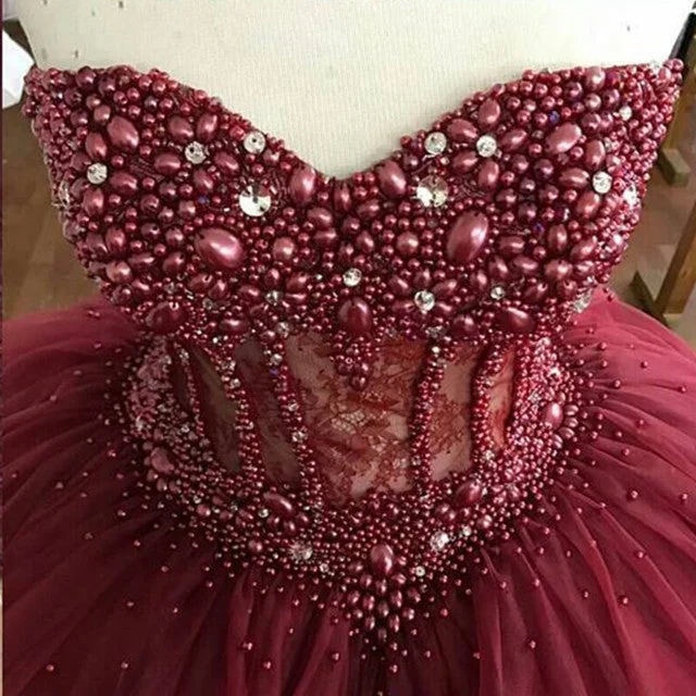 Dainty beaded wedding dress for a glamorous lookPearl Beading Sweetheart Bodice Corset Wedding Dresses Burgundy Dainty beaded wedding dress for a glamorous lookPearl Beading Sweetheart Bodice Corset Wedding Dresses Burgundy