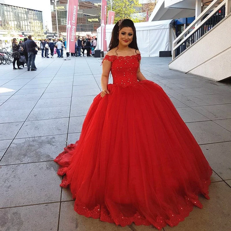 Antique - inspired lace wedding dress with long sleevesRed Lace Off Shoulder Tulle Ball Gowns Wedding Dresses