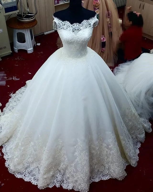 Cocktail - length wedding dress for a casual ceremonyRomantic Lace Ball Gown Wedding Dresses V-neck Off The Shoulder Cocktail - length wedding dress for a casual ceremonyRomantic Lace Ball Gown Wedding Dresses V-neck Off The Shoulder