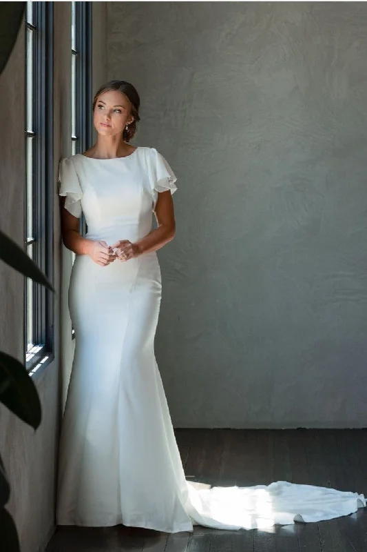 Feather - trimmed wedding dress for a romantic touchSimple Sheath Wedding Gown with Flounced Sleeves Feather - trimmed wedding dress for a romantic touchSimple Sheath Wedding Gown with Flounced Sleeves
