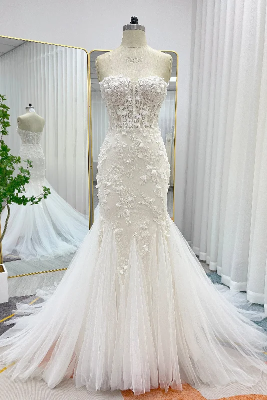 Colorful non - white wedding dress for a bold brideTrumpet-Mermaid Court Train Lace Tulle Wedding Dress CW3244 Colorful non - white wedding dress for a bold brideTrumpet-Mermaid Court Train Lace Tulle Wedding Dress CW3244