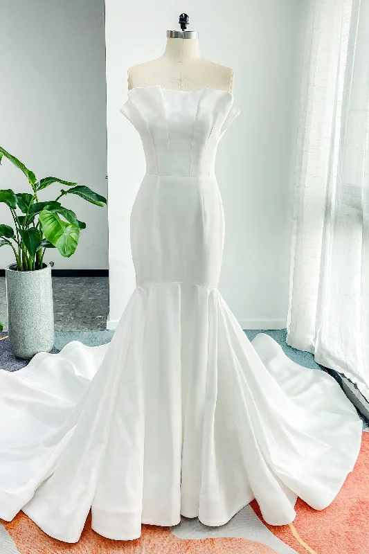 Button - down front wedding dress for a classic touchTrumpet-Mermaid Court Train Taffeta Wedding Dress CW3131 Button - down front wedding dress for a classic touchTrumpet-Mermaid Court Train Taffeta Wedding Dress CW3131