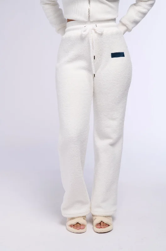 High waisted bootcut pants with belt loops for women in a flattering and adjustable styleULTRA FUZZY WIDE LEG JOGGER