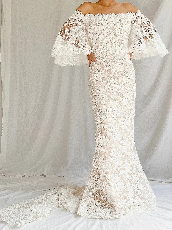 Alternative black wedding dress for a unique brideReem Acra Lace Off-the-Shoulder Gown - S/6 Alternative black wedding dress for a unique brideReem Acra Lace Off-the-Shoulder Gown - S/6