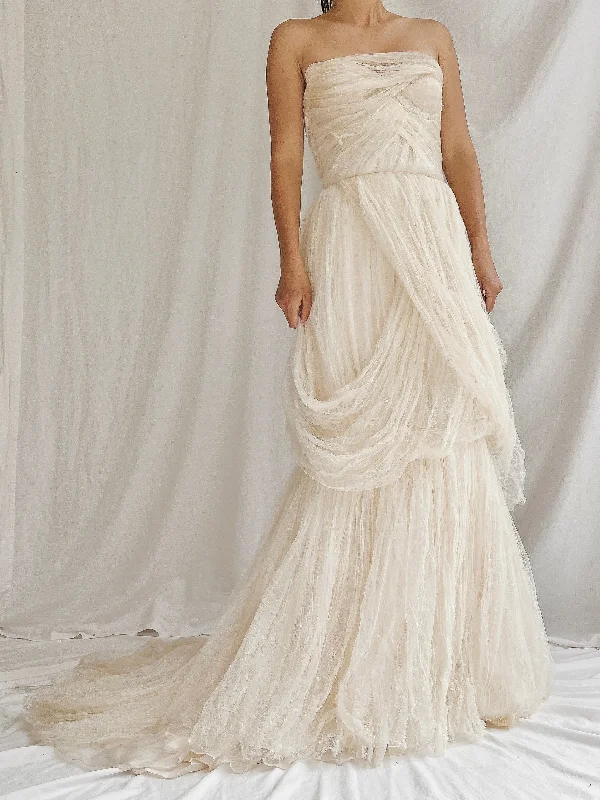 Disney - princess - inspired wedding dressVintage Monique Llhuilier Silk Gauze Gown - XXS/0 Disney - princess - inspired wedding dressVintage Monique Llhuilier Silk Gauze Gown - XXS/0