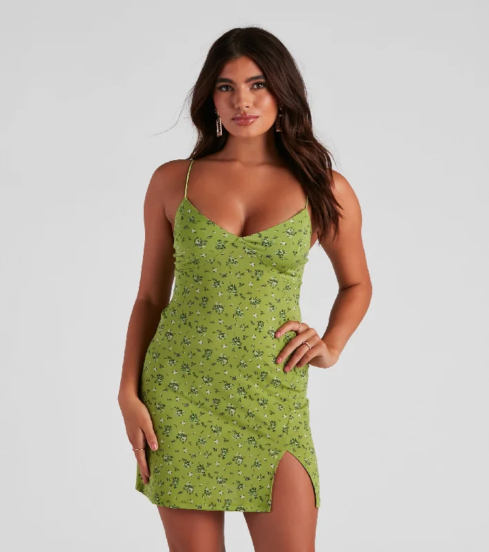 Dresses with Ruffled Hem and Bow at the Waist for Ladies' Sweet and Feminine LookFlirty In Floral V-Neck Mini Dress Dresses with Ruffled Hem and Bow at the Waist for Ladies' Sweet and Feminine LookFlirty In Floral V-Neck Mini Dress