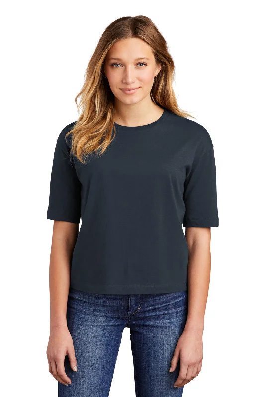 Women's T - shirt with a cropped and boxy fitDistrict Womens Very Important Boxy Short Sleeve Crewneck T-Shirt - New Navy Blue Women's T - shirt with a cropped and boxy fitDistrict Womens Very Important Boxy Short Sleeve Crewneck T-Shirt - New Navy Blue