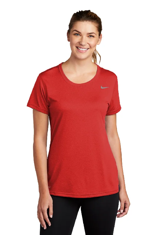 Women's T - shirt with a sequined collarNike Womens Legend Dri-Fit Moisture Wicking Short Sleeve Crewneck T-Shirt - University Red Women's T - shirt with a sequined collarNike Womens Legend Dri-Fit Moisture Wicking Short Sleeve Crewneck T-Shirt - University Red