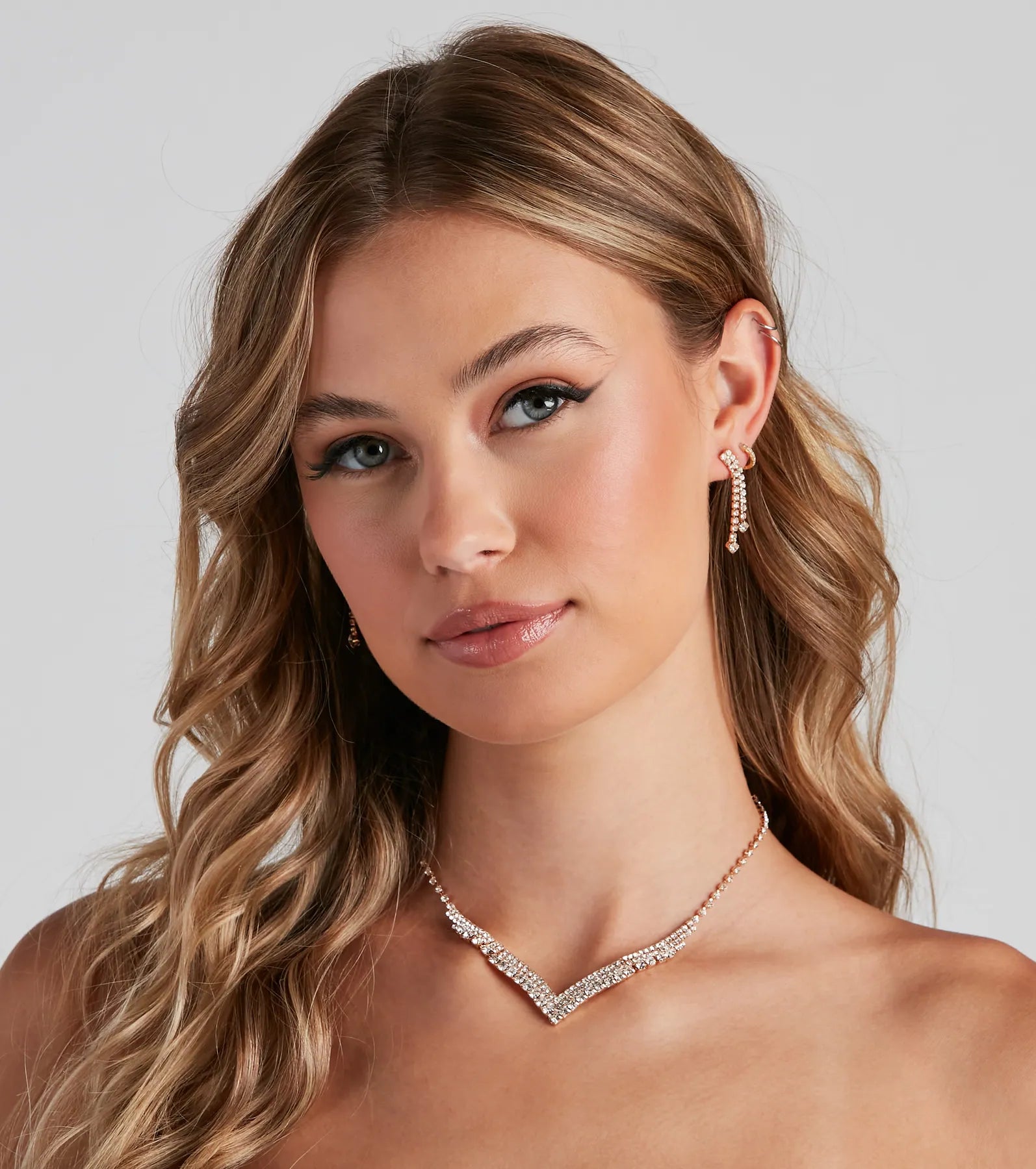 "T - shirt dresses for women for ultimate comfort"Reign In Glam Rhinestone Collar And Earrings Set "T - shirt dresses for women for ultimate comfort"Reign In Glam Rhinestone Collar And Earrings Set