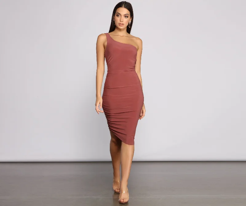 "Denim dresses for women for a casual and cool style"Ruched Stunner One Shoulder Midi Dress "Denim dresses for women for a casual and cool style"Ruched Stunner One Shoulder Midi Dress